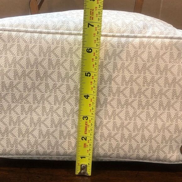 MICHAEL KORS White & Grey Jet Set Coated Canvas and Brown Leather Shoulder Bag - Picture 13 of 17